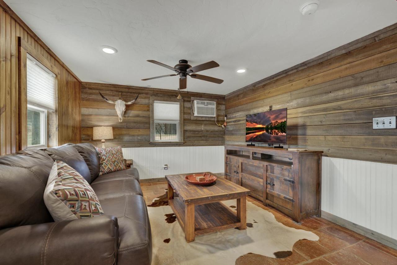 Ohana Ranch Cabin - 12 Minutes To Historic Main St فريدريكسبيرغ المظهر الخارجي الصورة