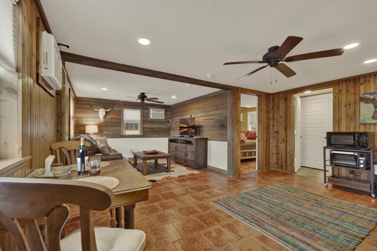 Ohana Ranch Cabin - 12 Minutes To Historic Main St فريدريكسبيرغ المظهر الخارجي الصورة