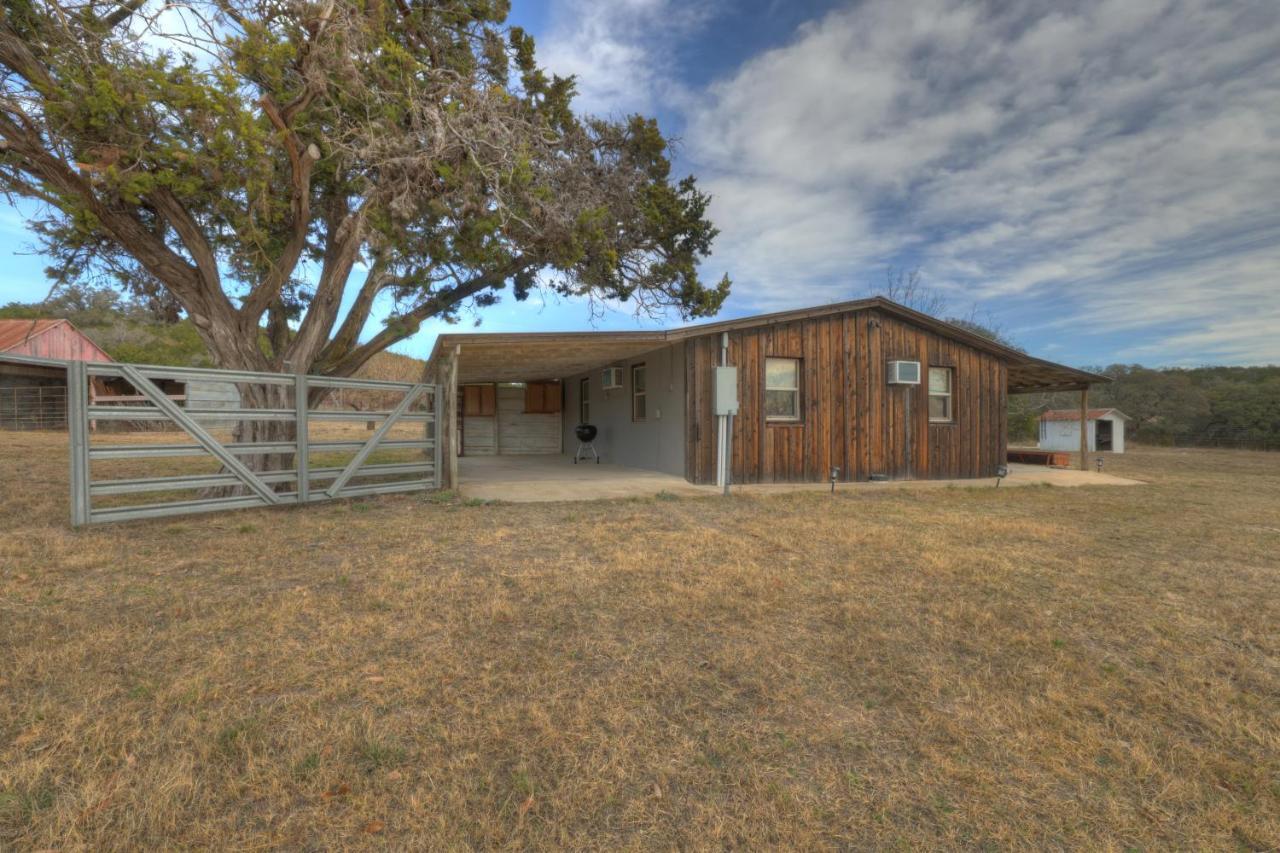 Ohana Ranch Cabin - 12 Minutes To Historic Main St فريدريكسبيرغ المظهر الخارجي الصورة