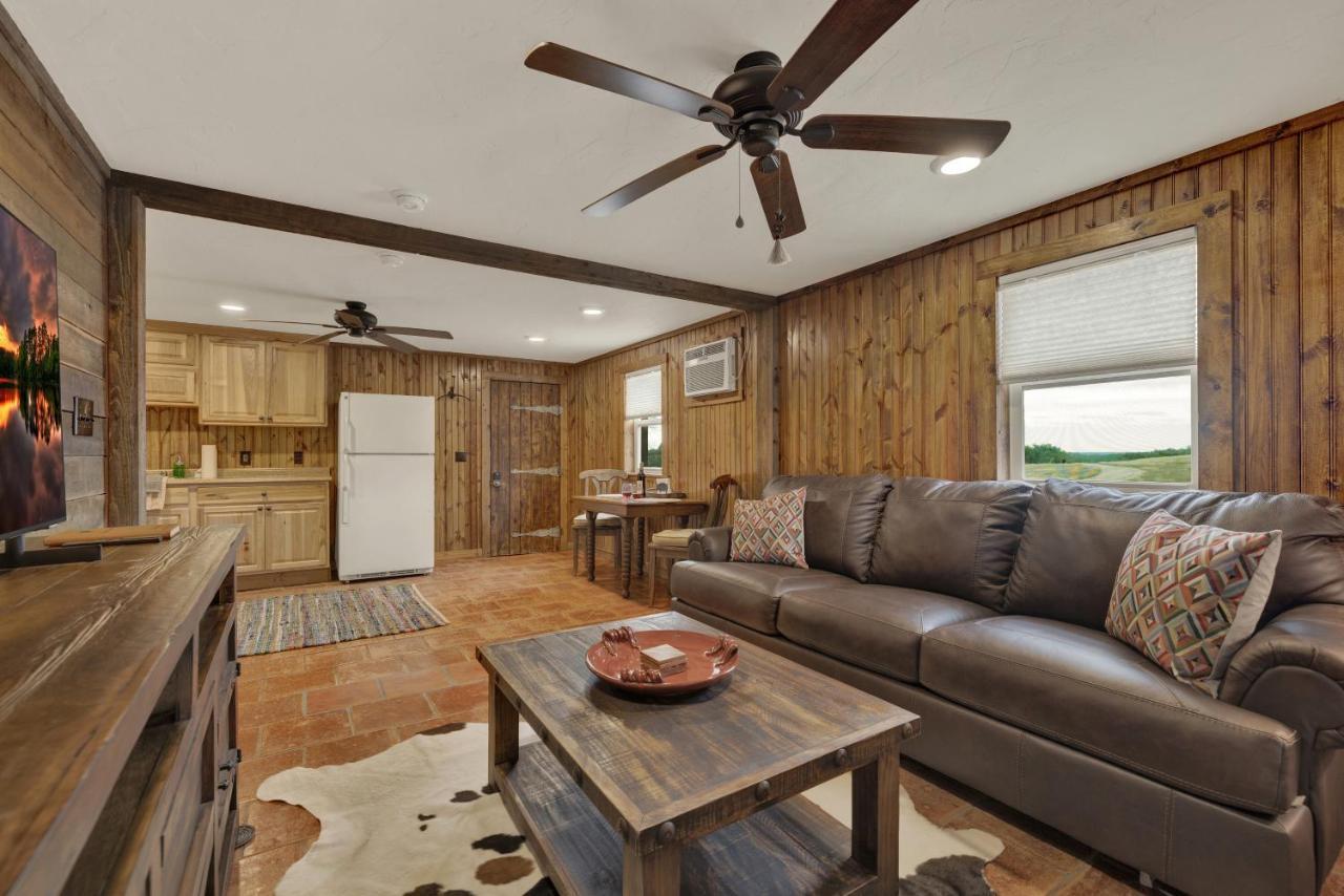 Ohana Ranch Cabin - 12 Minutes To Historic Main St فريدريكسبيرغ المظهر الخارجي الصورة