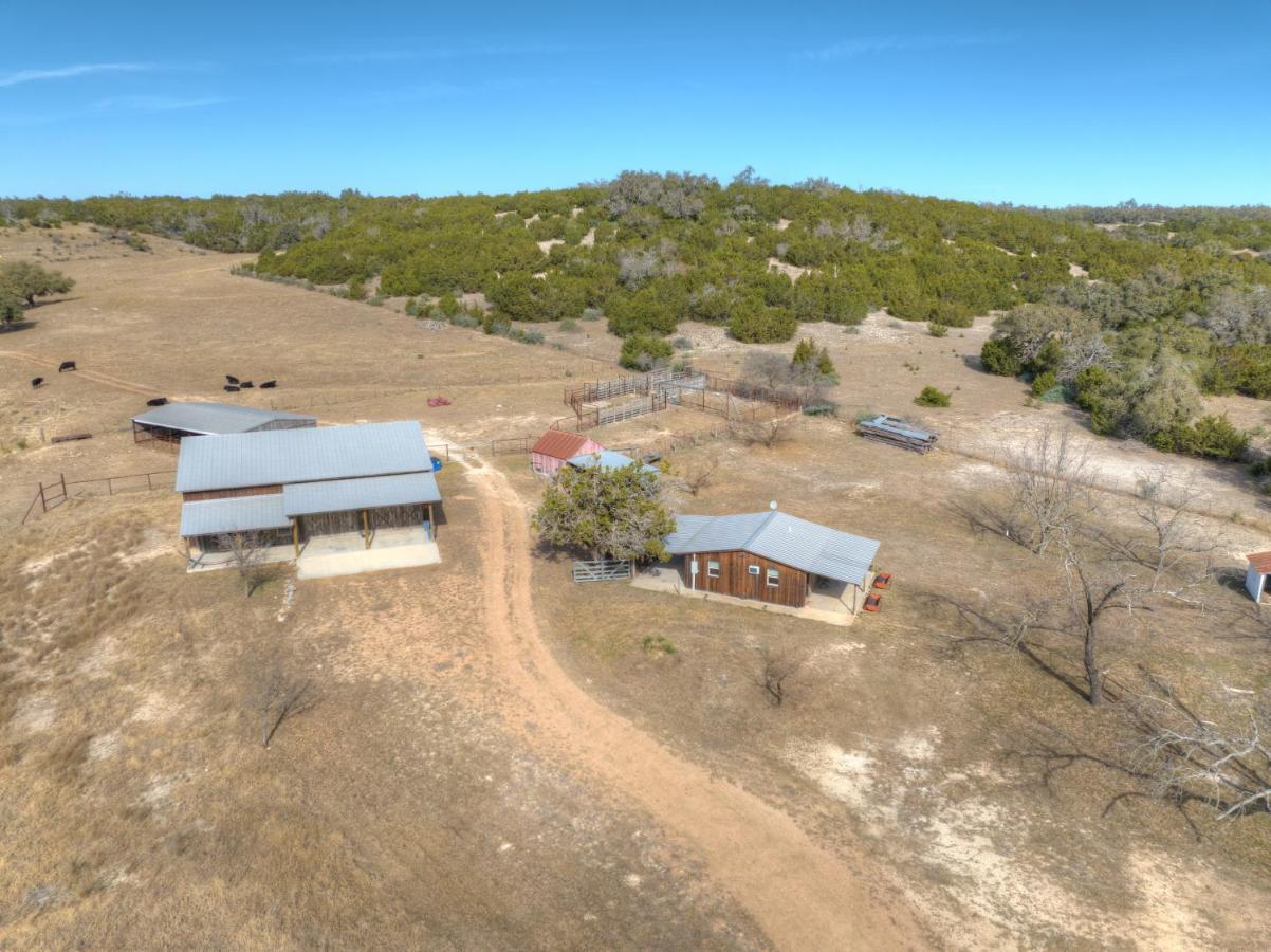 Ohana Ranch Cabin - 12 Minutes To Historic Main St فريدريكسبيرغ المظهر الخارجي الصورة
