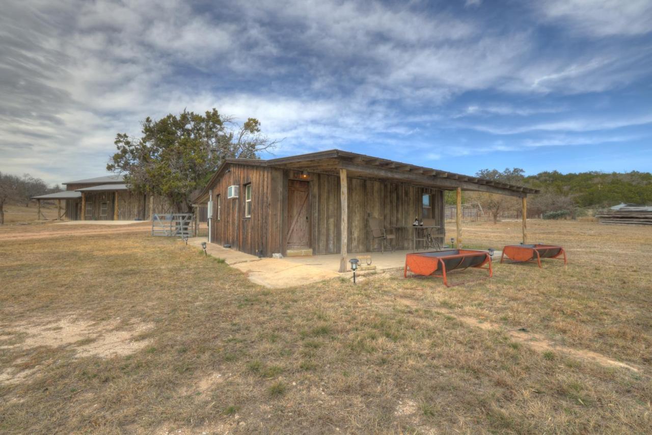 Ohana Ranch Cabin - 12 Minutes To Historic Main St فريدريكسبيرغ المظهر الخارجي الصورة