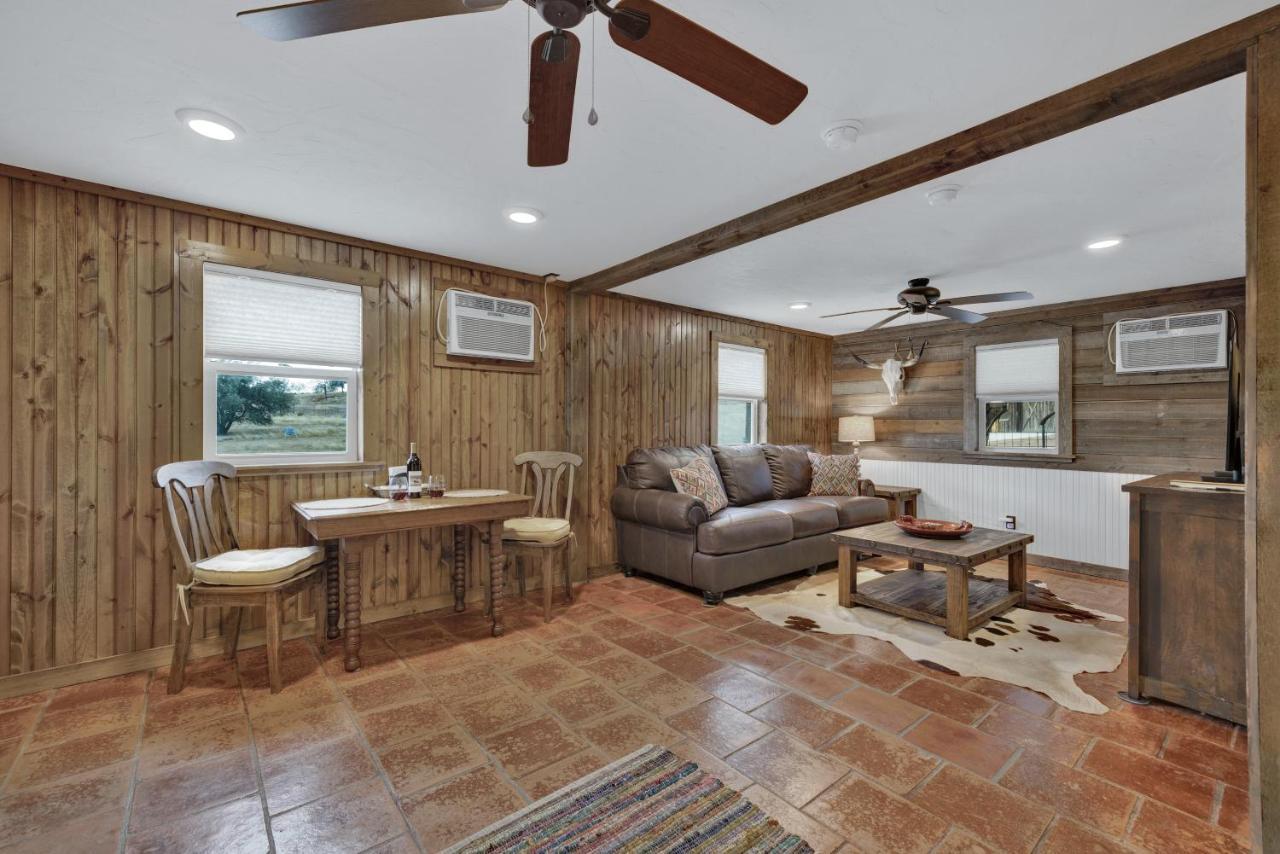 Ohana Ranch Cabin - 12 Minutes To Historic Main St فريدريكسبيرغ المظهر الخارجي الصورة