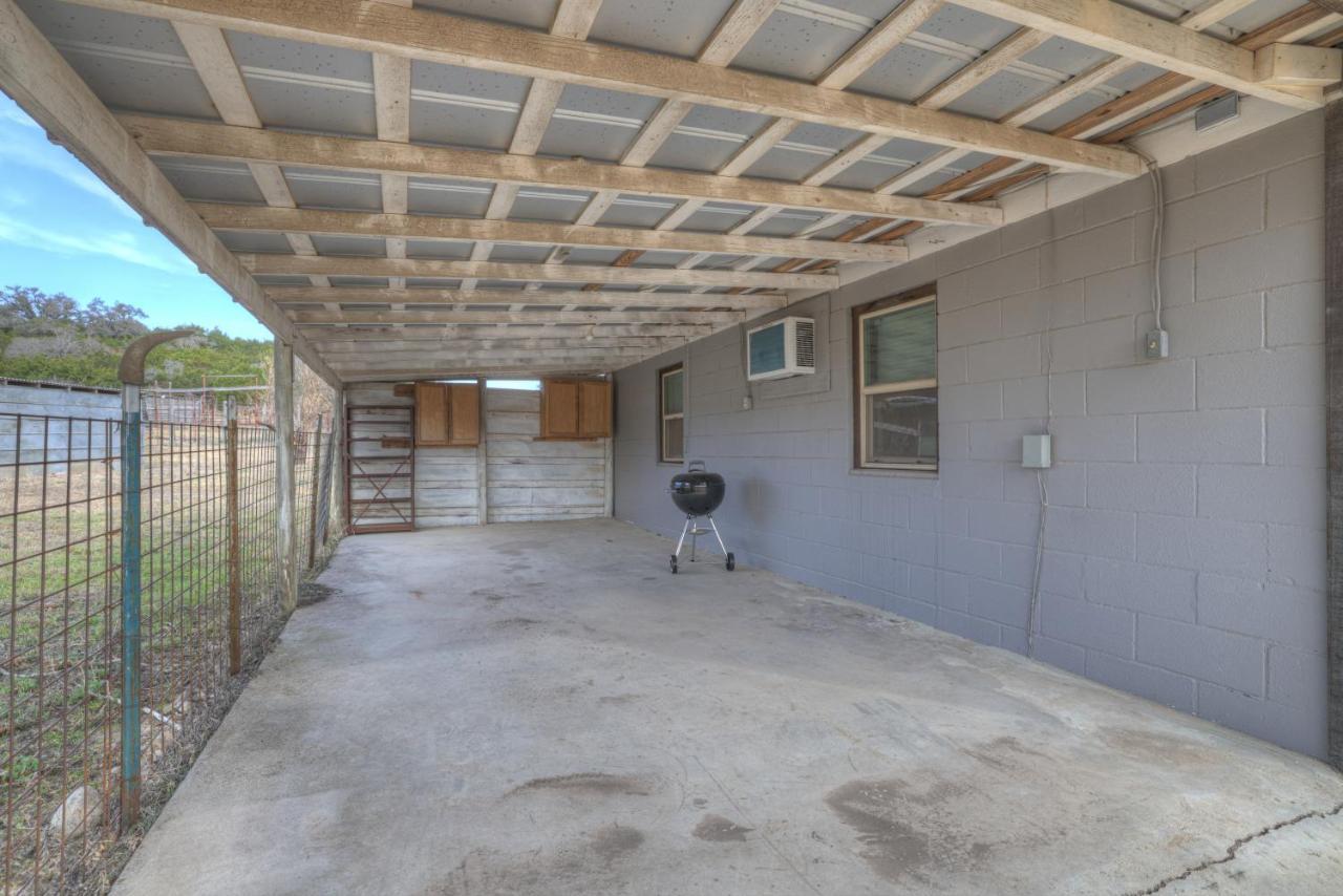 Ohana Ranch Cabin - 12 Minutes To Historic Main St فريدريكسبيرغ المظهر الخارجي الصورة